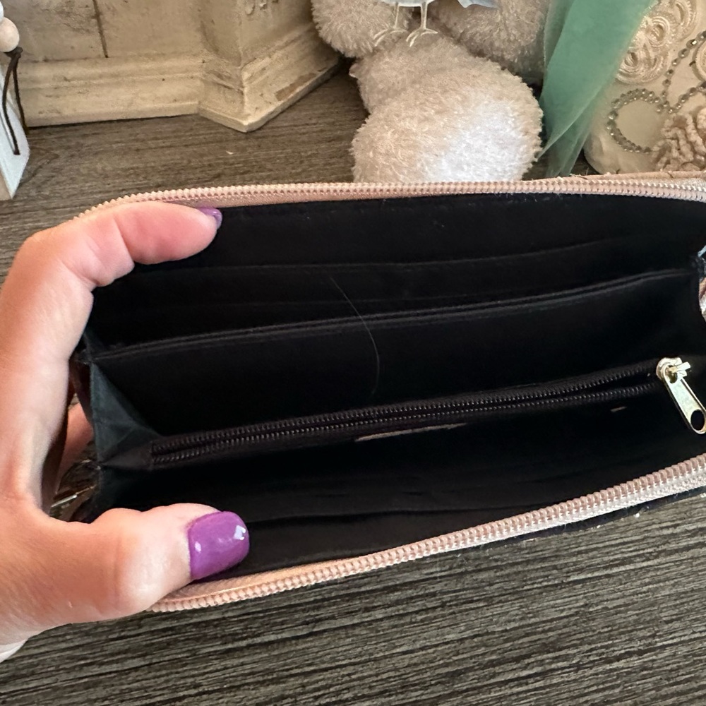 Pink Wallet - Picture 3 of 3
